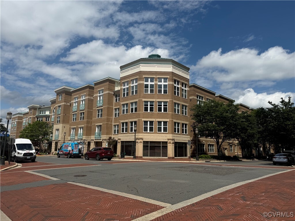 Foto principal - 12000 Market St