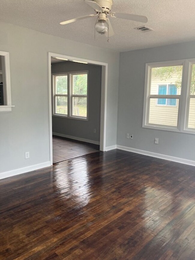 Building Photo - Gulfport 2 Bedroom