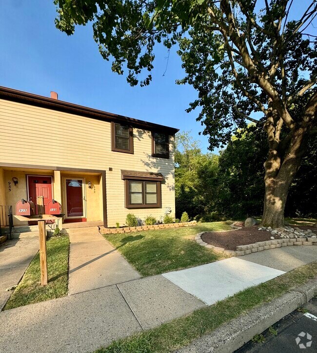 Stover Mill Apartments for Rent with a Yard Warminster Township, PA