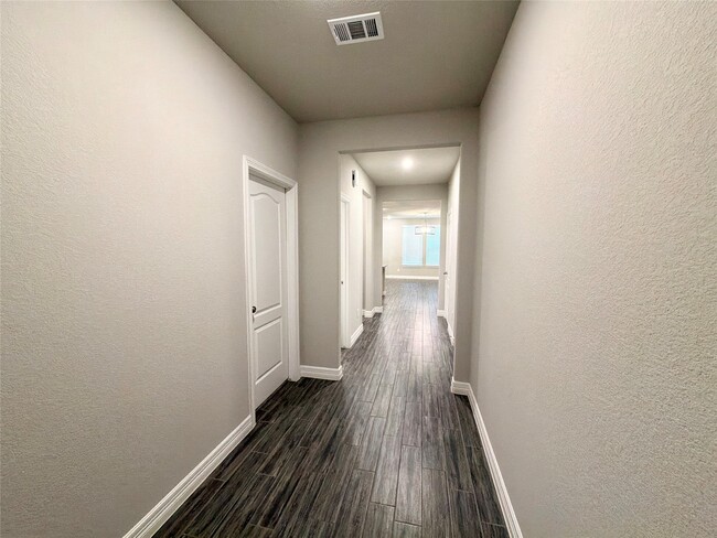Building Photo - 415 Northern Pike Dr