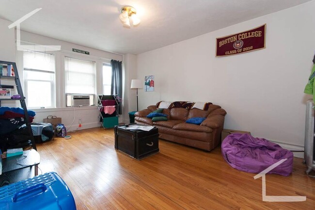 Building Photo - HOT BRIGHTON LISTING!!!!