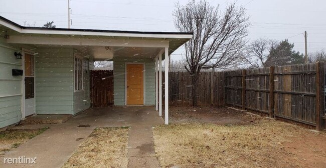Foto del edificio - 2 br, 1 bath House - 4802 Detroit Ave