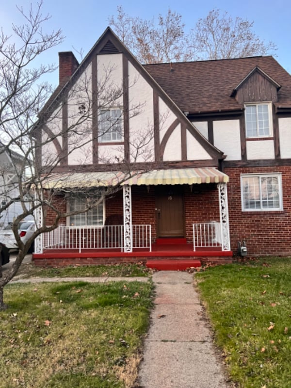 Primary Photo - 15 MacCorkle Ave SW