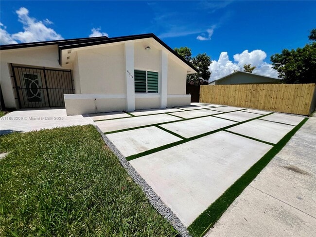 Building Photo - 20848 SW 118th Ave
