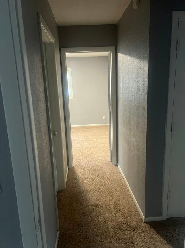 Foto del edificio - 1018 N Raynor Ave, Unit 1