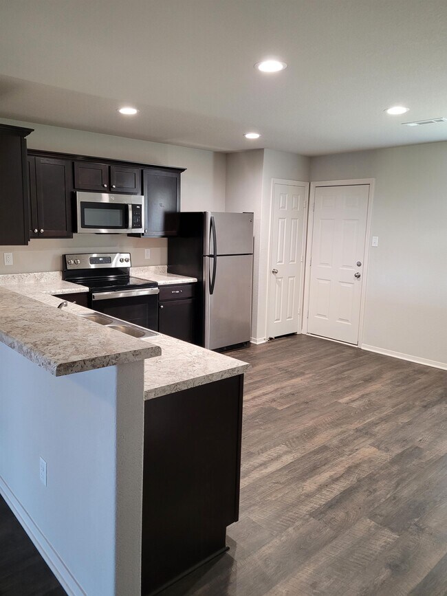 Foto del edificio - 27 Saunder Dr