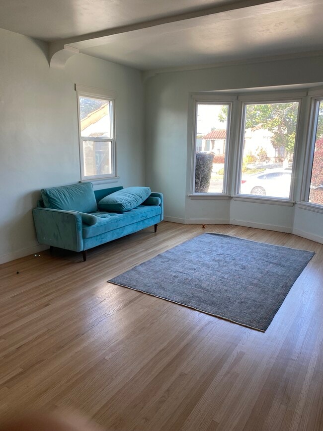 Sala de estar - 9231 S Harvard Blvd