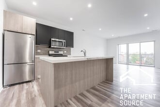 Building Photo - 2533 W Fullerton Ave