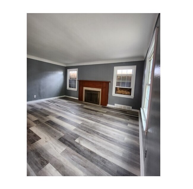 Building Photo - 5942 Radnor St
