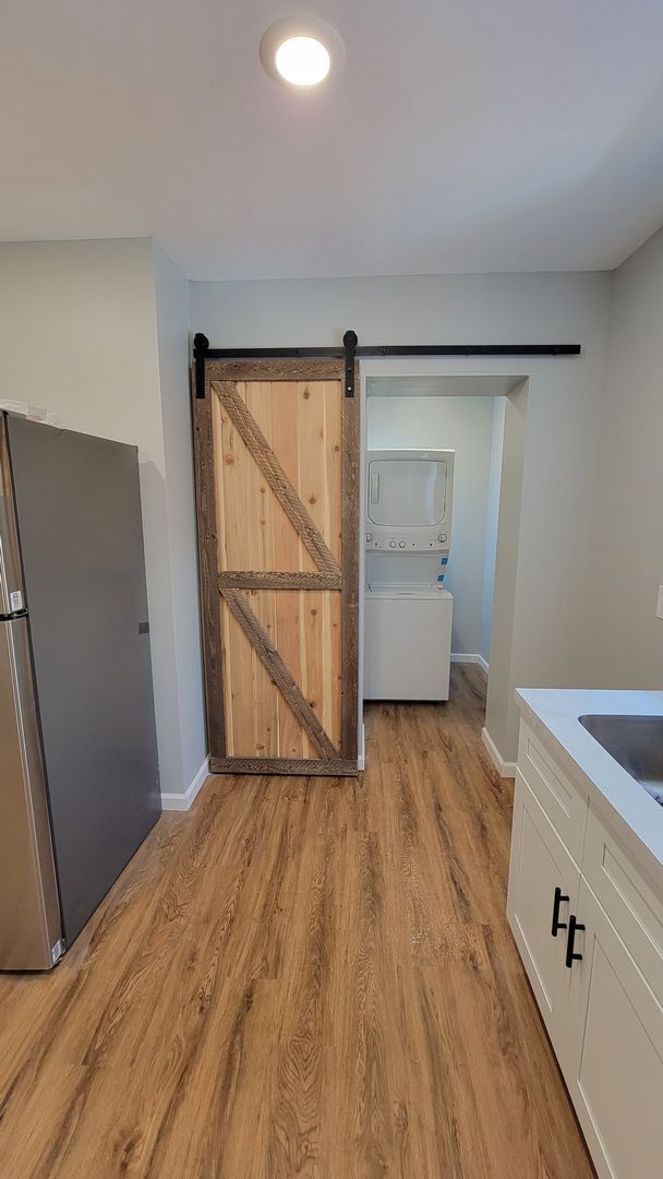 Foto del edificio - 321 W 7th St