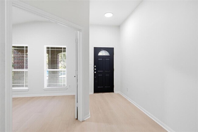 Foto del edificio - 744 Bent Wood Pl