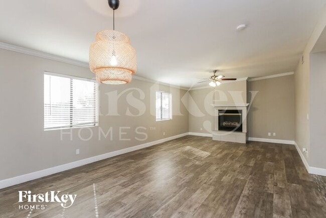Building Photo - 1001 E Seldon Ln