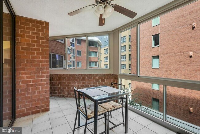 Foto del edificio - 1001 N Vermont St