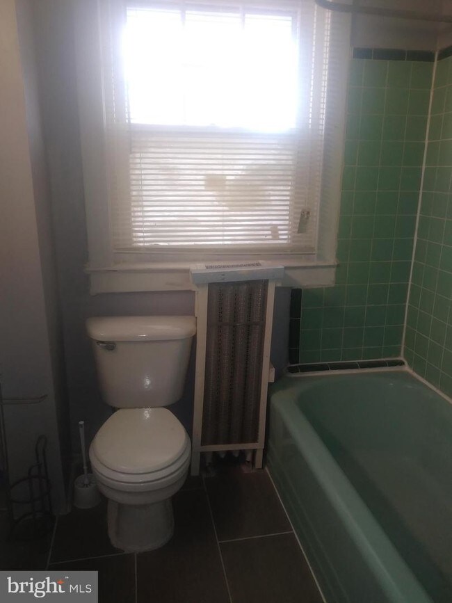 Building Photo - 313 N Maple Ave