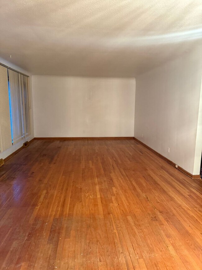 Foto del edificio - Euclid 3 Bedroom Ranch