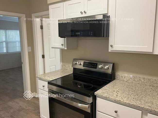 Foto del edificio - 3721 Lawson Dr