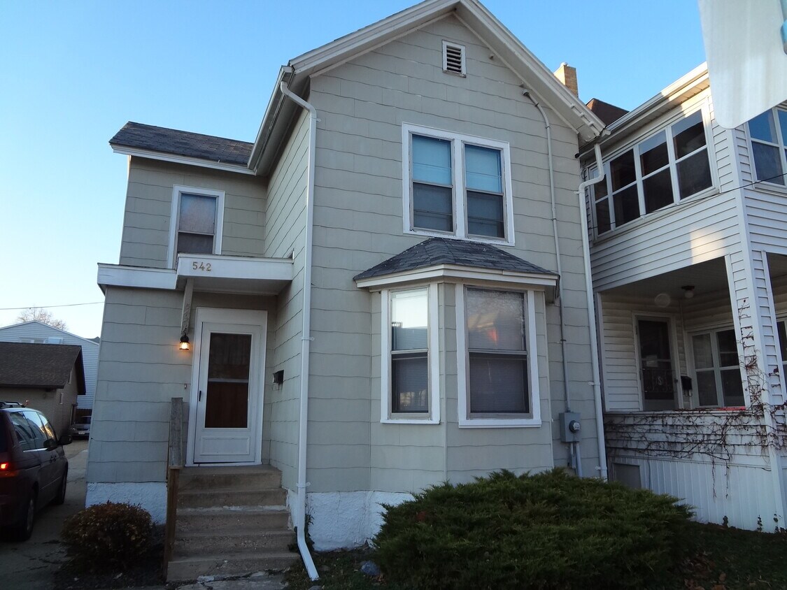 Primary Photo - 542 W Wilson St