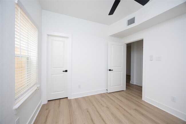 Foto del edificio - 934 South Ln