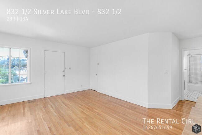 Building Photo - Bright & Airy Upper Unit | Cozy 2 Bedroom/...