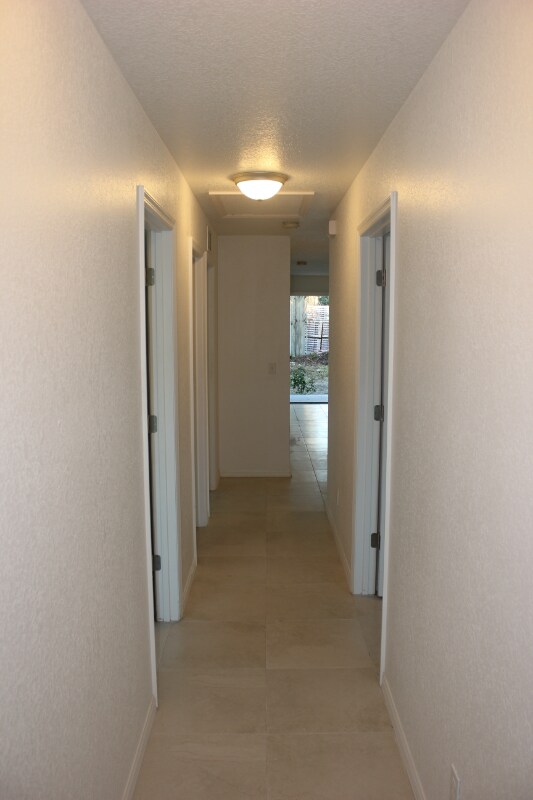 Building Photo - 1123 8th Ave Dr E