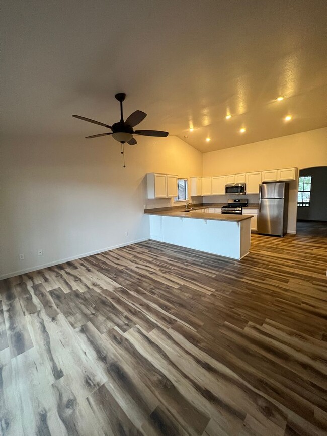 Building Photo - Ponderosa Trails! 4 Bedroom, 2.5 bathroom ...