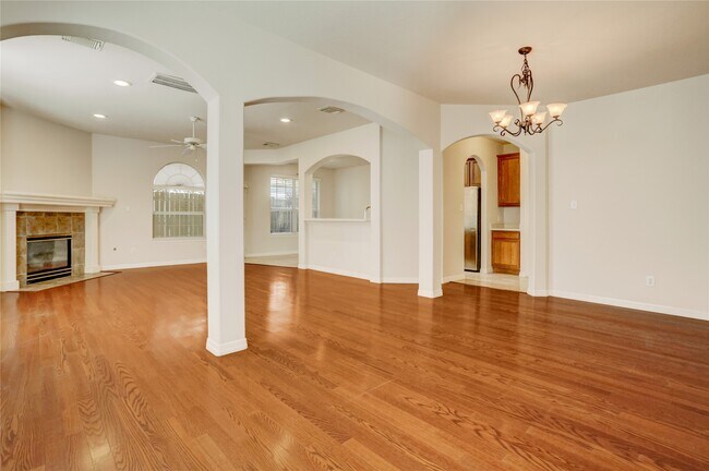 Foto del edificio - 7630 N Linpar Ct