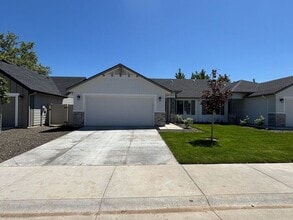 Building Photo - 6150 N Fairfax Ave