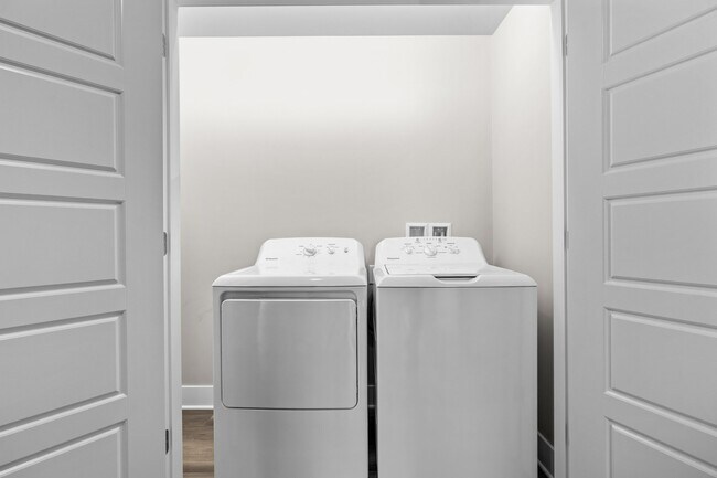 Building Photo - 172 E Gardner St