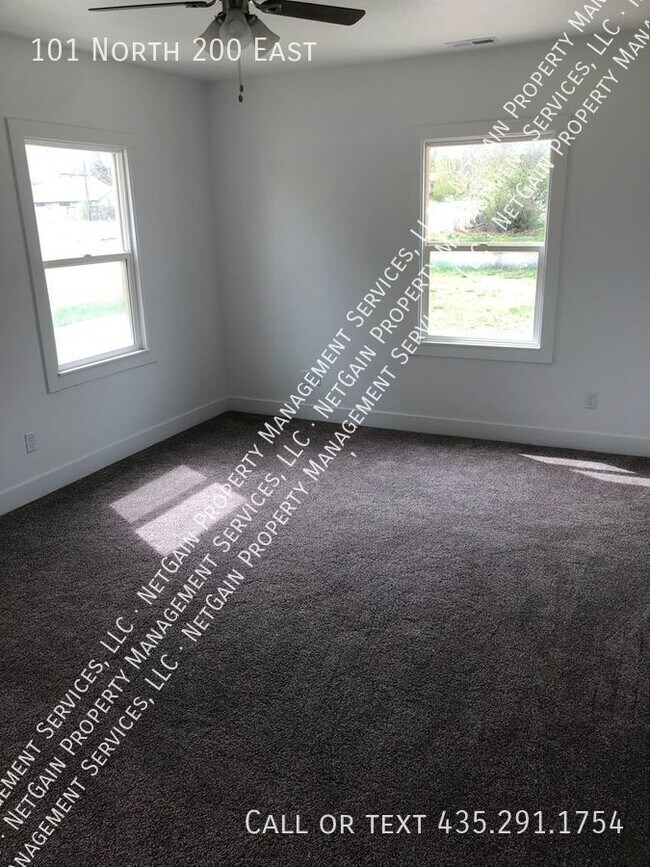 Building Photo - Newly updated 2 Bedroom Home Near Downtown