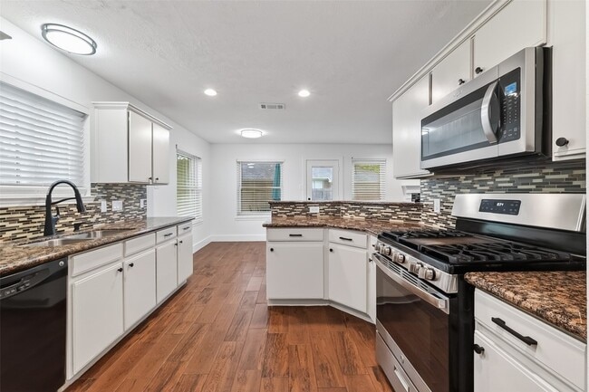 Foto del edificio - 2018 Village Ct Ln