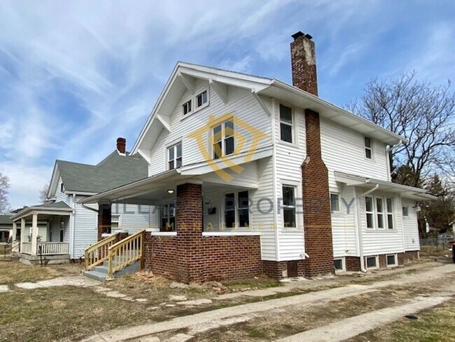 Foto del edificio - Close to Downtown Indy, Crown Hill, 4 Bedroom, 2 Bathroom House Available NOW!