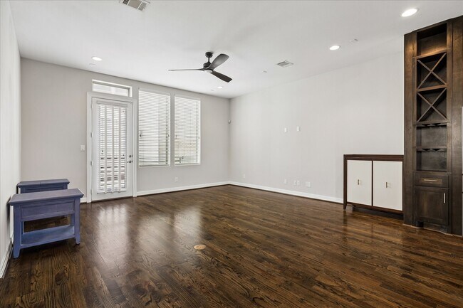 Foto del edificio - 1613 Crockett St