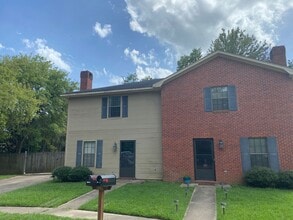 Building Photo - 814 Sussex Pl