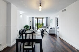 Building Photo - 3401 N Country Club Dr