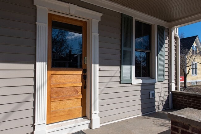Building Photo - WESTWOOD- BEAUTIFULLY  UPDATED 2 BEDROOM 1...