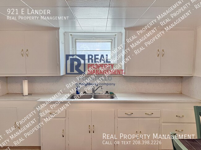 Foto del edificio - 921 E Lander-