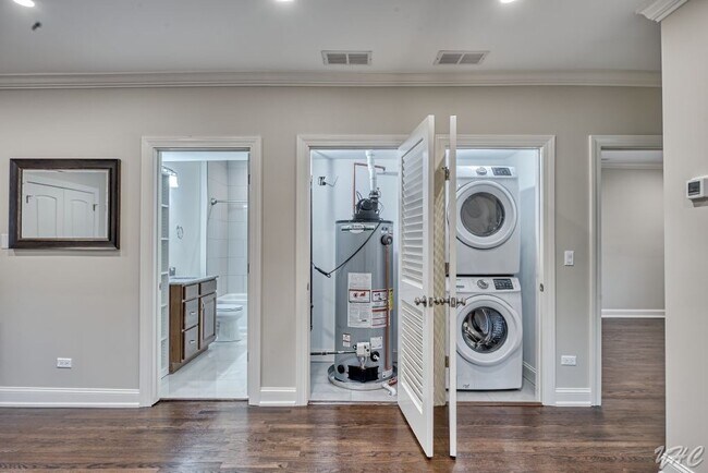 In-Unit Laundry - 2705 W Ardmore Ave