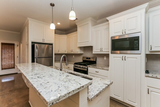 Foto del edificio - Gorgeous 3 Bedroom Home in Canton