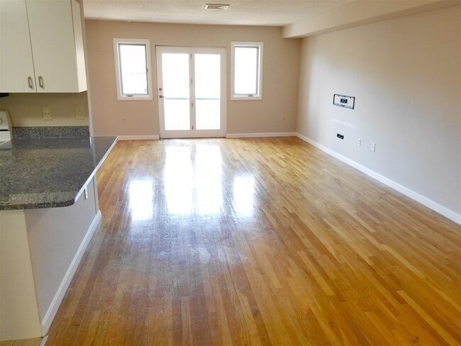 Building Photo - 616 Boston Ave