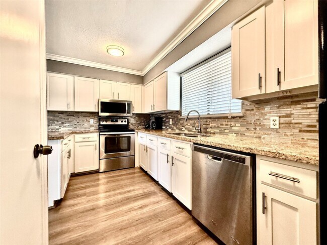 Building Photo - 10075 Westpark Dr