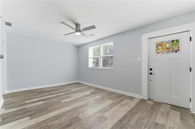 Building Photo - 1307 Elizabeth Ave SW