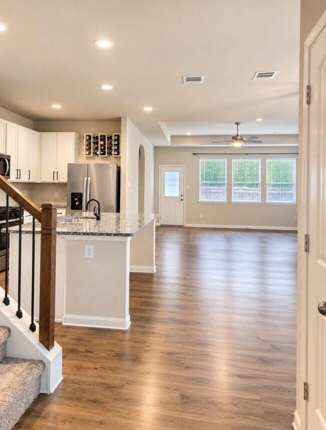 Building Photo - 24710 Allori Ct