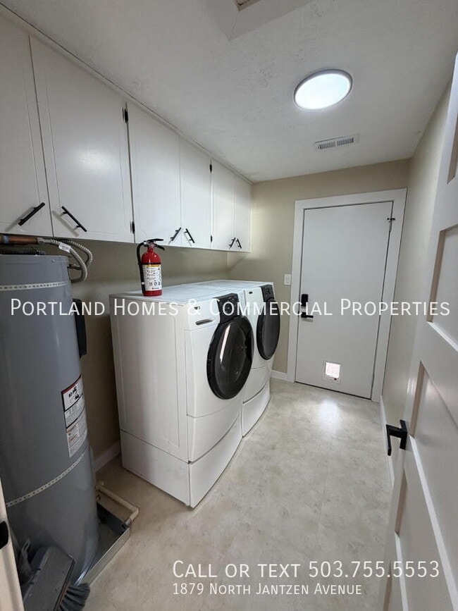 Foto del edificio - 1879 N Jantzen Ave