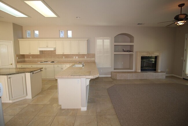 Foto del edificio - Beautiful Home in Buchanan District + Large Yard