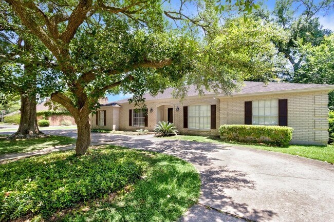 Building Photo - 1510 Belvedere Dr