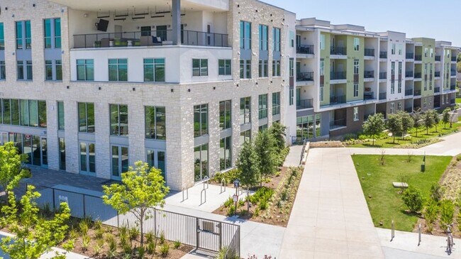 Building Photo - 4711 E Riverside Dr