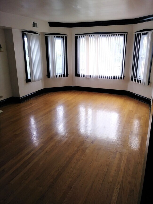 Building Photo - 7744 S Jeffery Blvd