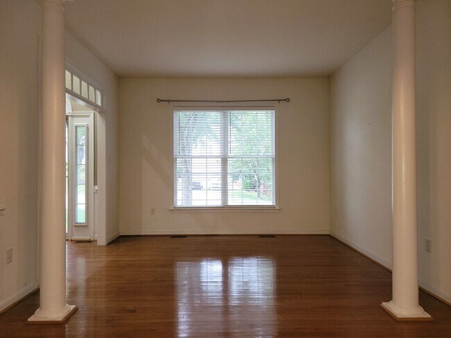 Foto del edificio - Large contemporary in Birkdale Subdivision...