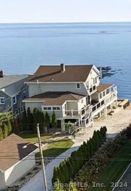 Foto del edificio - 318 Cosey Beach Ave
