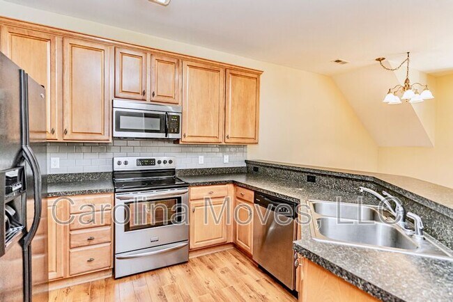 Building Photo - 302 Waycross Ln